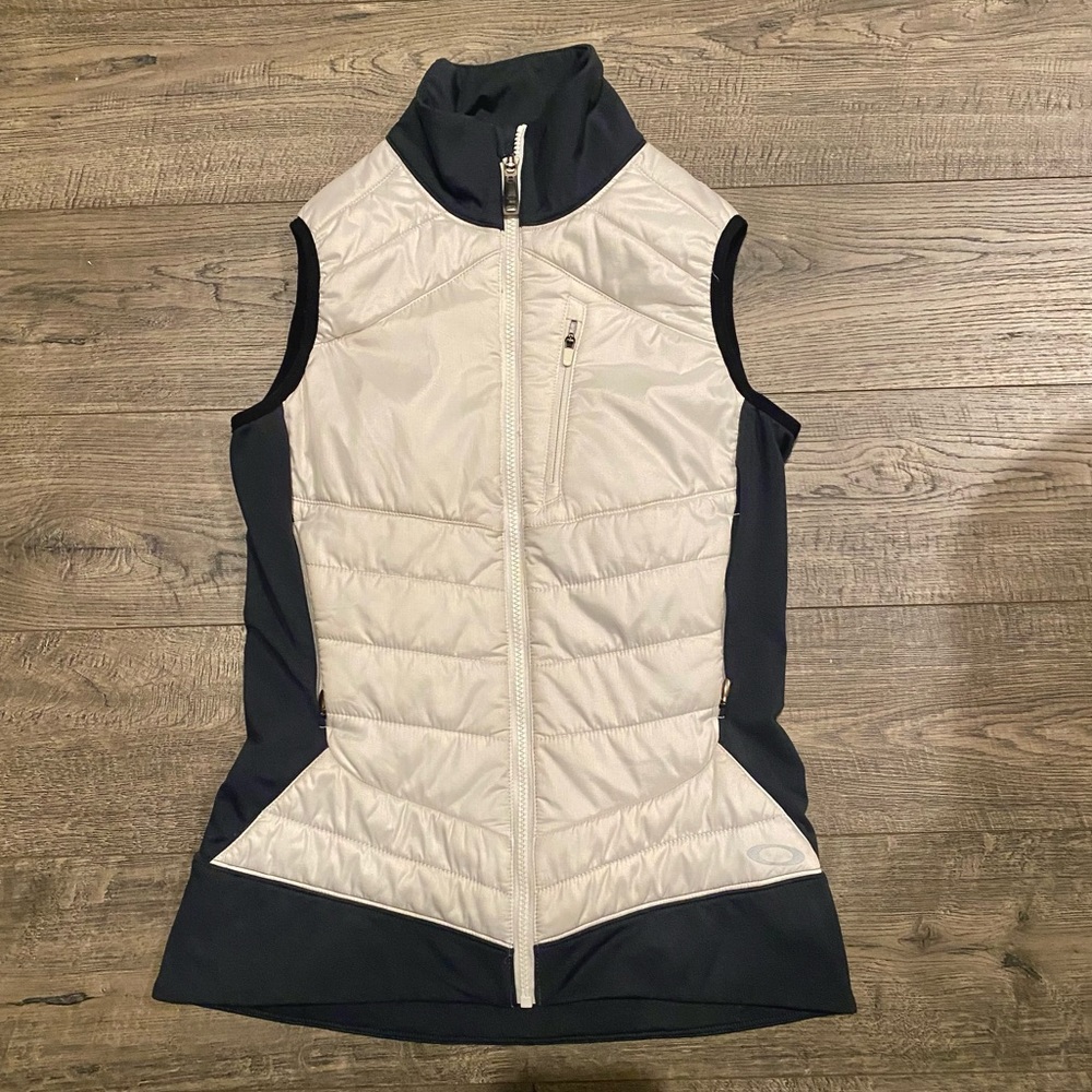 OAKLEY PUFFER WHITE AND DARK GREY VEST // SIZE XS